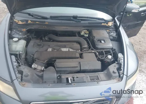 2011 Volvo S40 T5/T5 R-Design z USA, uszkodzony, nr VIN YV1672MS0B2543184